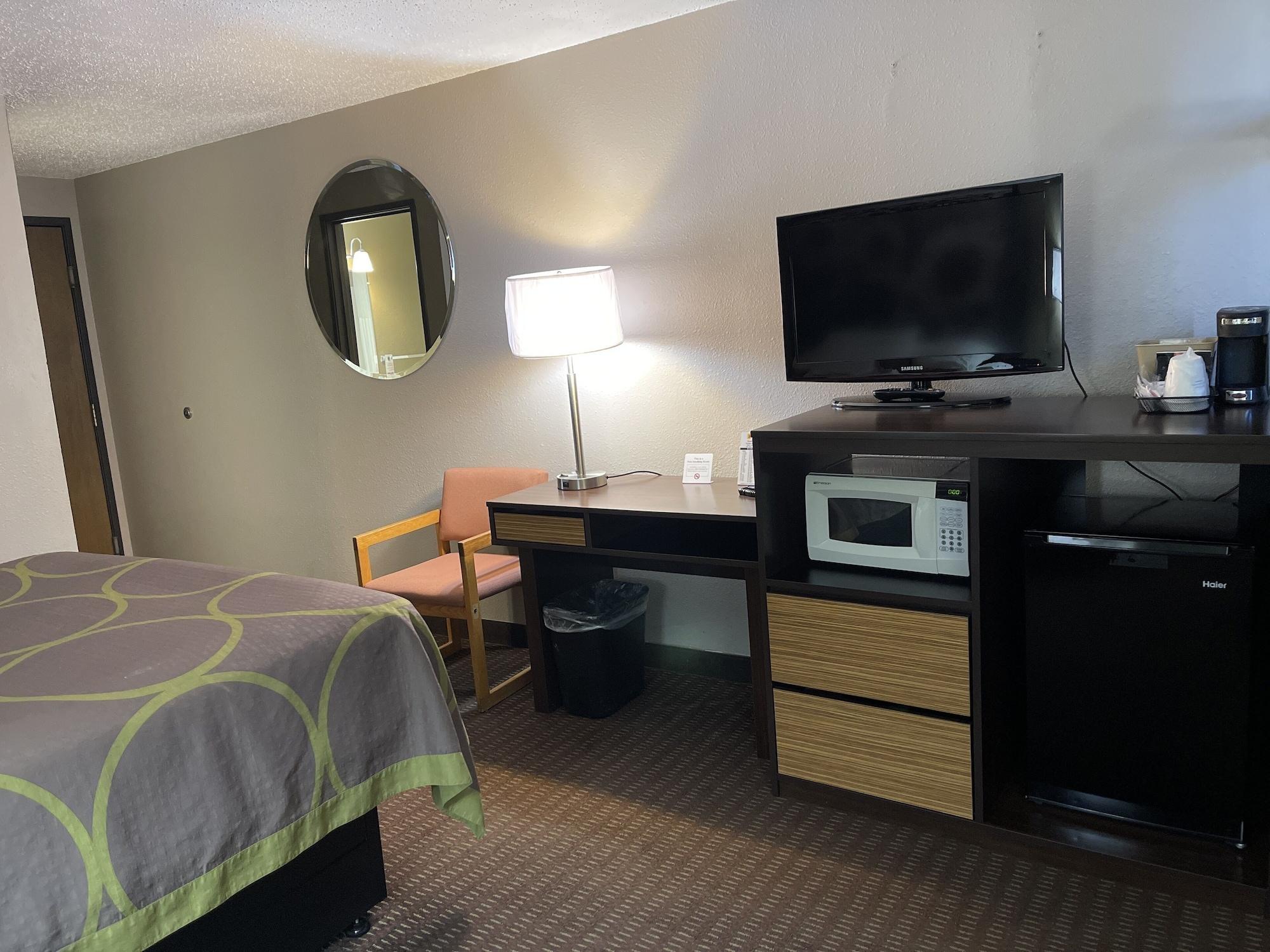 Super 8 By Wyndham Bismarck Hotel Exterior photo